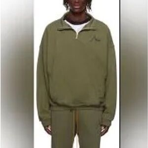 RHUDE Quarter Zip in Olive Size L
Pre-Loved Condition